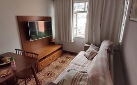 Apartamento a 150 metros da Praia dos Anjos